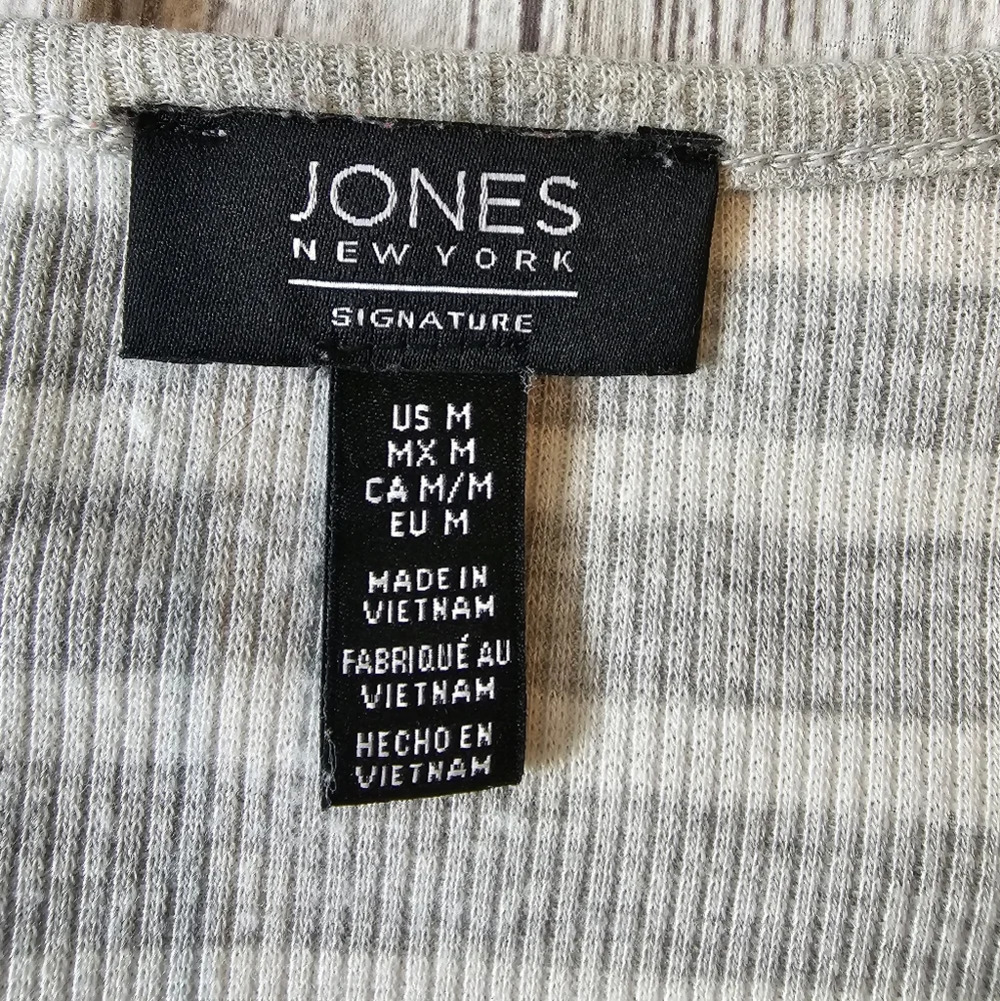 Jones New York •Size Medium• Gray White Striped Lightweight Top Drop Shoulder - Picture 3 of 8